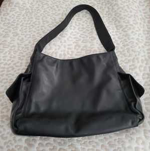 Perlina black leather purse. Size 12 X 11 X 4
